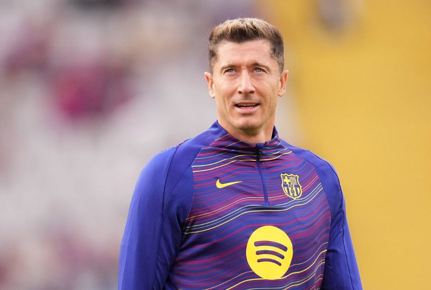 記者：萊萬在等待巴薩的決定，在此之前他不會和其他球隊談判